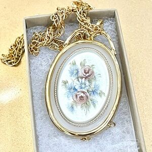 New W/O Tags Vintage Gold Hand Painted Floral Pendant Necklace 22”